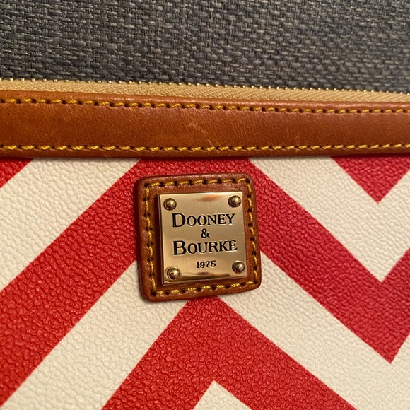 Dooney & Bourke Chevron Wristlet - Picture 8 of 9